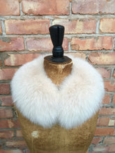 Load image into Gallery viewer, Round Fur Collar
